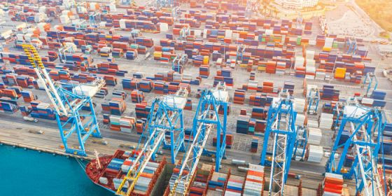 Lavoro dignitoso nelle catene di approvvigionamento globali dell’abbigliamento