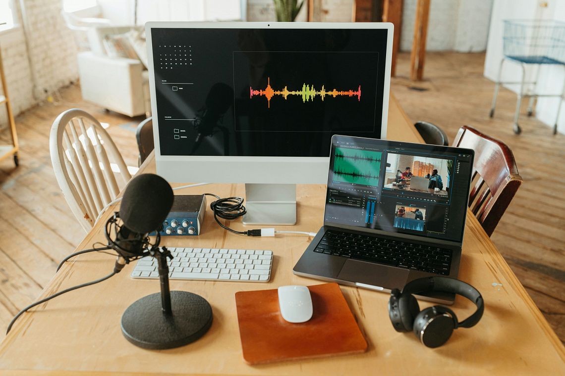 Extra Festival: podcast, talk e format digitali oltre il calendario degli eventi
