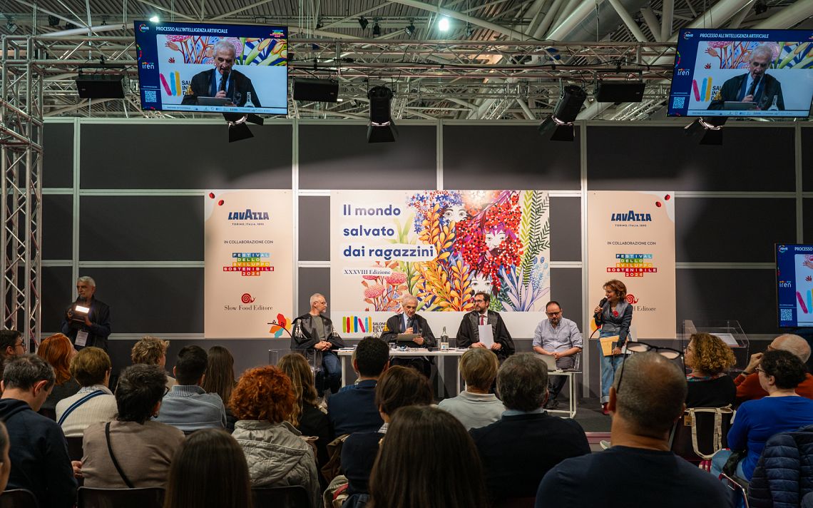 L’intelligenza artificiale assolta al Salone del Libro: “Ora imputati gli esseri umani”