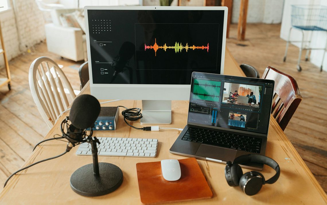 Extra Festival: podcast, talk e format digitali oltre il calendario degli eventi